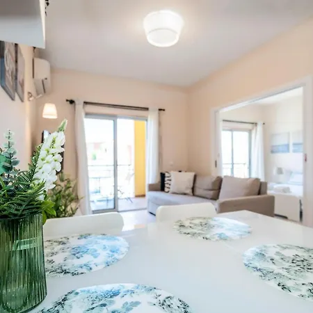 Belle Vue Sur Le Jardin 1 Bed Flat Pool And Garage Apartamento *